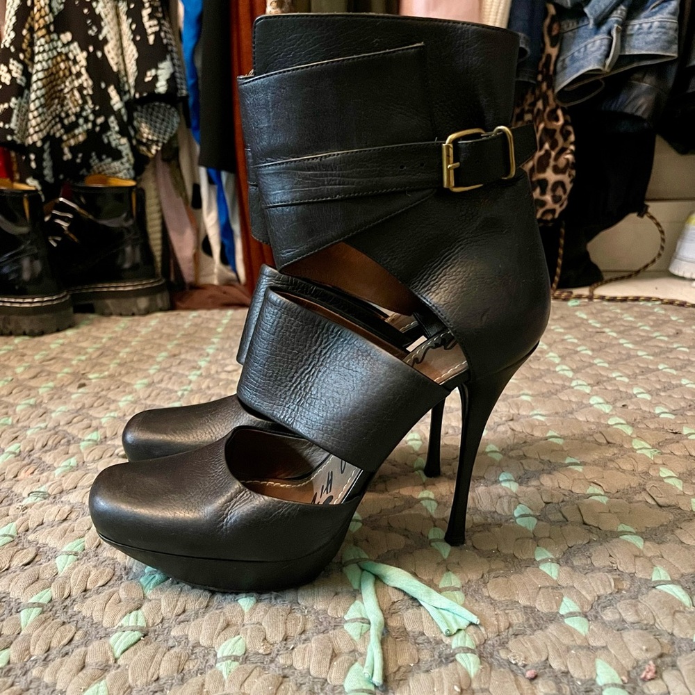 Lanvin Black High Heel pump with Straps size 40 (runway 2010 Hive)